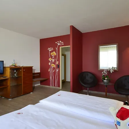 Michel Frankfurt Airport Rüsselsheim